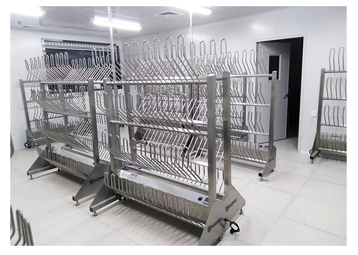 沃安不銹鋼烘靴架在食品加工廠更衣室的應(yīng)用